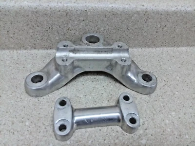 Abrazadera y soporte de horquilla Honda CL77 CL72 1962-1968 # 53230-273-000 y 53131-273-000 Foto 1 de 4