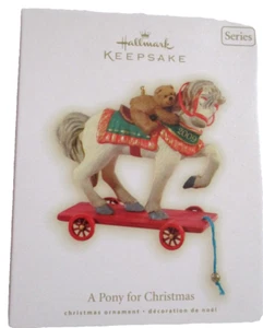 NEU 2009 HALLMARK ANDENKEN ORNAMENT EIN PONY FÜR WEIHNACHTEN 12. IN SERIE - Bild 1 von 5