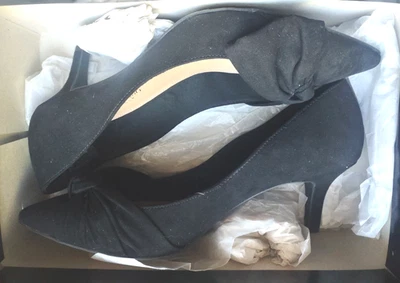 Christian Siriano Jocelyn Bow Pointed Toe Suede Pump Kitten Heels Black 9.5 NEW - Image 1 of 4