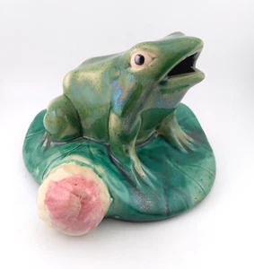 Majolica Style Frog on Lily Pad Art Pottery - Picture 1 of 16