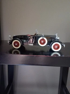 The Danbury Mint 1927 Stutz Black Hawk 1:24 Scale Die-Cast w/CRT  - Image 1 of 4