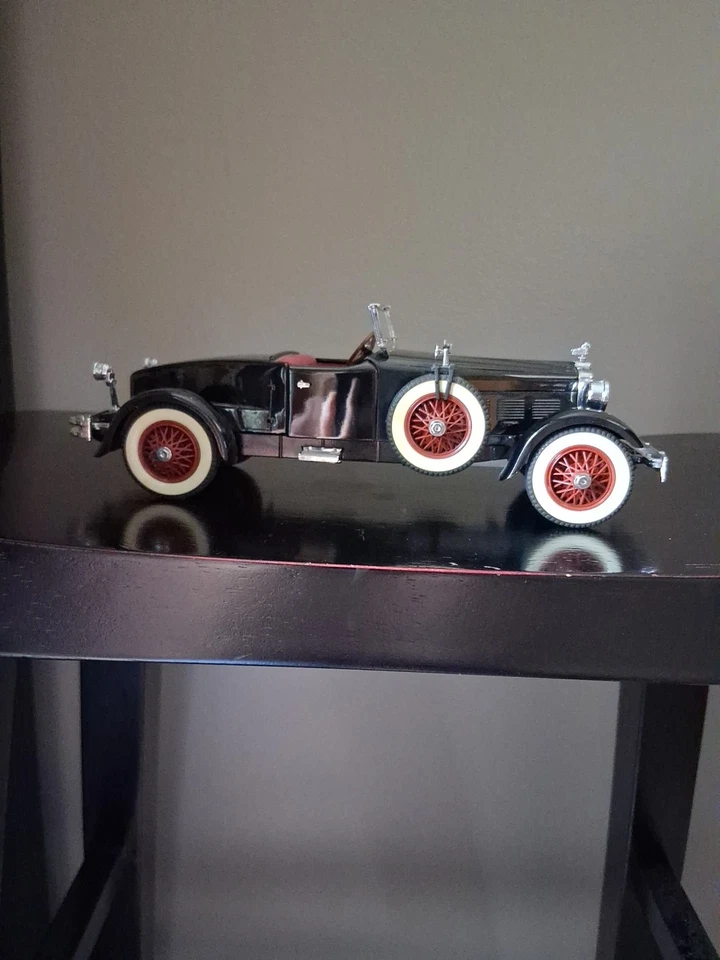 The Danbury Mint 1927 Stutz Black Hawk 1:24 Scale Die-Cast w/CRT  - Image 1 of 4