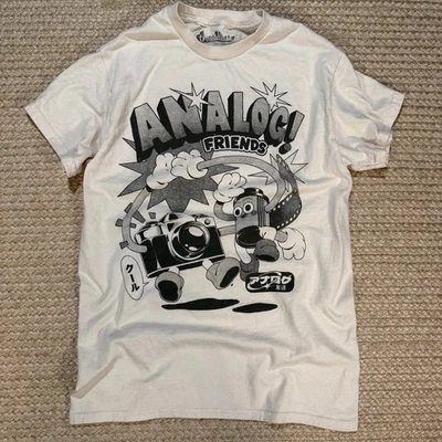 Camiseta Analog Friends Cámara Gráfica M Retro Usada en Excelente Condición De Colección Foto 1 de 4