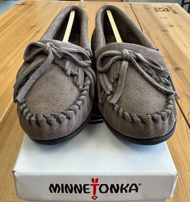 Minnetonka Womens Kilty Slipper 7.5 Gray - Image 1 of 2