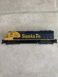 Athearn 4173 HO Santa Fe War Bonnet SD45 Diesel Locomotive Handrail Need Finish - Picture 1 of 9