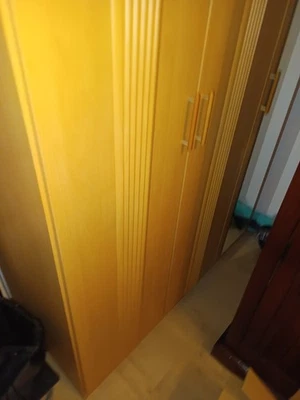 Kleiderschrank - Bild 1 von 4