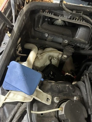 Used Washer Fluid Reservoir fits: 2006 Mercedes-benz Mercedes cls-class 219 Type - Изображение 1 из 4