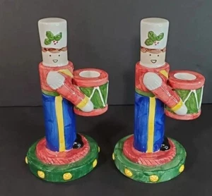 Par de portavelas de juguete de Navidad Macy's 1993 soldado baterista cerámica marcada - Imagen 1 de 12