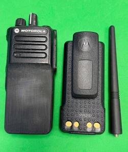 Motorola XPR7350e VHF (136-174) 32Ch 5W AAH56JDC9RA1AN w/Battery - Afbeelding 1 van 10