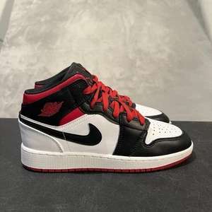 Jordan 1 Mid Basketballschuhe Jugend 5Y Gym Red Black Tie DQ8423-106 Sneaker - Bild 1 von 10