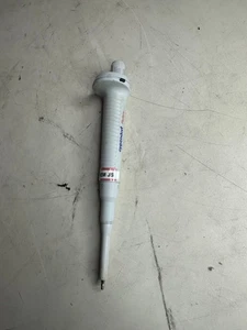 Eppendorf Reference Variable Pipette 0.5 - 10 uL - Picture 1 of 7