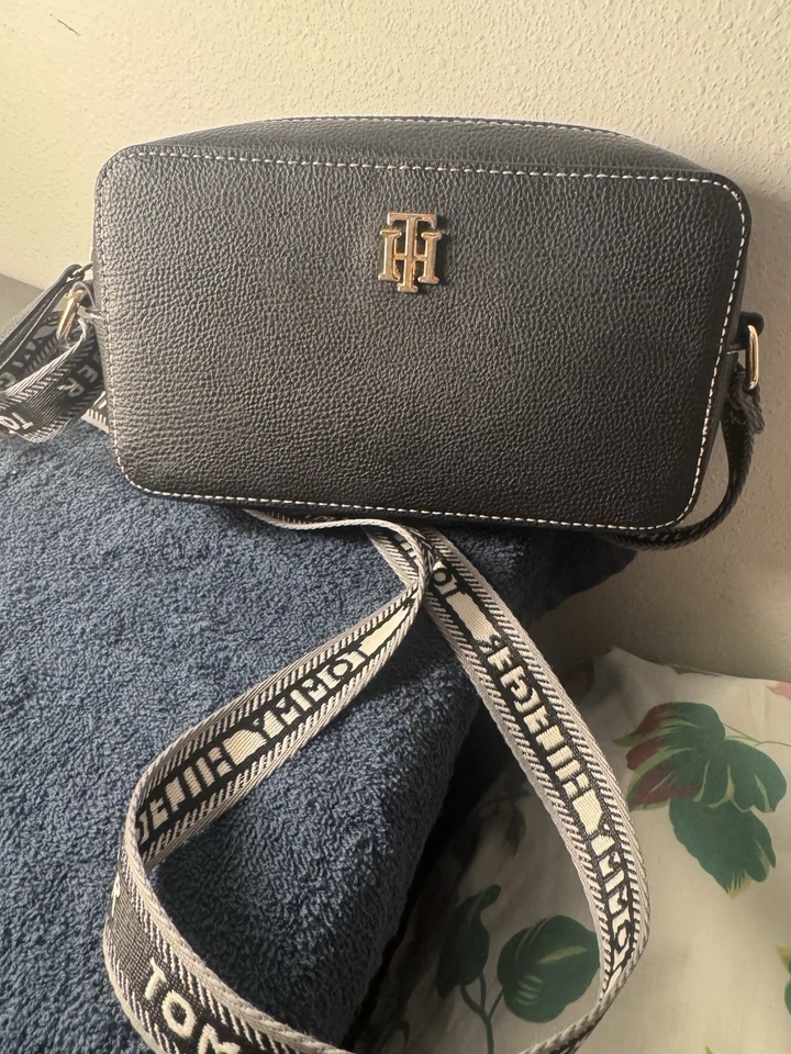 Tommy Hilfiger Women's Crossbody Bag - Image 1 of 1