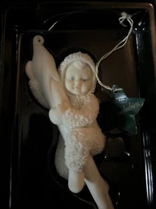 Snowbabies Dept. 56 Wee This is Fun Bisque Ornament 68470 Ritirato 1993 Scatola Orig - Foto 1 di 4