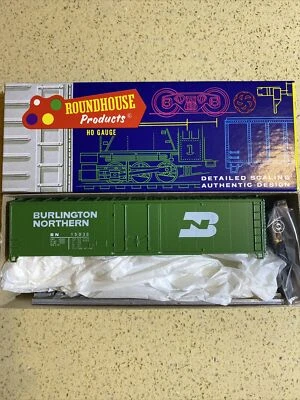 HO SCALE TRAIN. BN. 50’ PLUG DOOR BOX CAR. 1251 BURLINGTON NORTH. ROUNDHOUSE. US - Image 1 of 4
