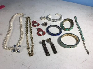 Costome Jewelry Earrings, necklaces, and bracelets vintage-- 11 piece lot - Picture 1 of 21