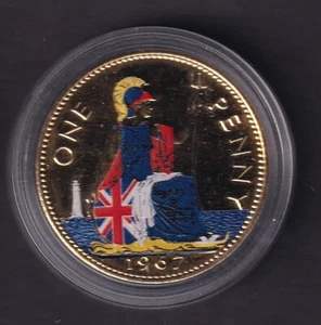 Moneda de un centavo Britannia 1967 enchapada en oro esmaltada en colores - Imagen 1 de 2