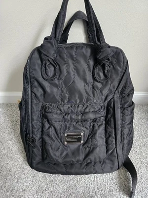 Marc by Marc Jacobs Mochila Acolchada Monograma Clásica Negro Blanco Bolso Bebé Libro Foto 1 de 4