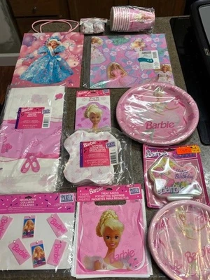 Lote de decoraciones vintage de suministros de fiesta de Barbie nuevas en paquete original Foto 1 de 4