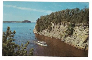 Sightseeing Motorboat Boat MAJESTIC CLIFFS Upper Wisconsin DELLS Postcard WI - Picture 1 of 2