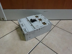 Klockner Moeller P10-630 circuit breaker - Picture 1 of 4