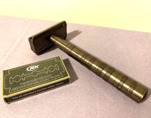 HS Henson AL13 Aluminium zweischneidiger Sicherheitsrasierhobel mit Klingen -- hervorragender Zustand - Bild 1 von 12