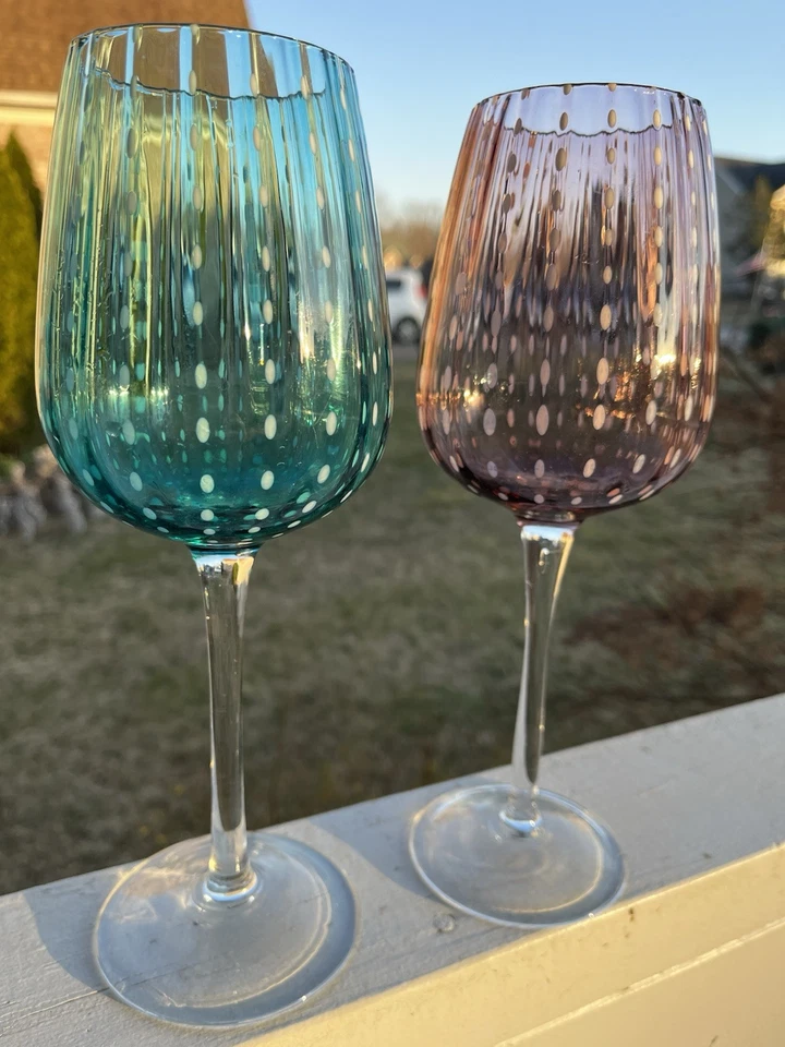 Copos de vinho Circleware chuva branca bolinhas rosa e turquesa - Imagem 1 de 4