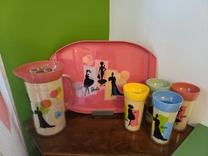 2007 Barbie Pitcher, 4 Tumblers, Tray, Cake Plate With Server And 4 Plates  - Picture 1 of 22