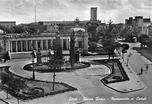 AL7-74B) LECCE PIAZZA ROMA MONUMENTO CADUTI VIAGGIATA ANIMATA - Picture 1 of 2