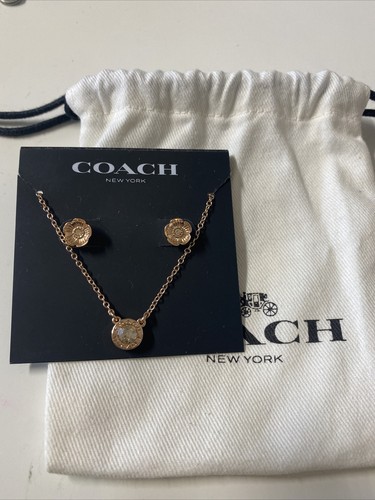 COACH Collana Cerchio Aperto & Tè Rosa Borchie Orecchini Set Regalo Gioielli Nuovi con Etichette