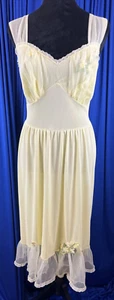 Vintage 1950's Duchess Nightgown Size 40 Yellow Nylon Applique' Daisies - Picture 1 of 15