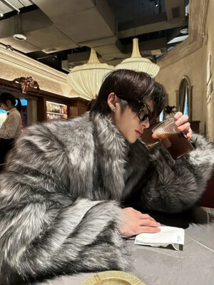 Fur All-in-one Fur Coat Men Winter Short Mink Fur Tops Warm Jackets Cotton Coat - Image 1 of 4