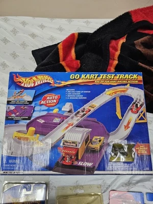 Hot Wheels Go Kart pista de pruebas con Go Kart rojo  Foto 1 de 2