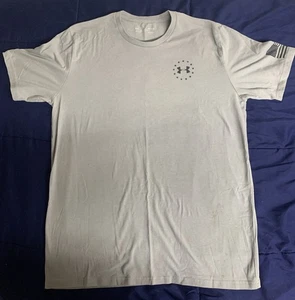 Under Armour Herren Erwachsene Größe Large T-Shirt Heatgear grau Freedom - Bild 1 von 4