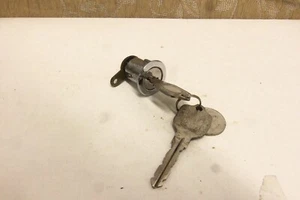 CILINDRO DE BLOQUEO CROMADO LEYLAND CLÁSICO GENUINO NUEVO DE STOCK BMC AUSTIN MORRIS - Imagen 1 de 6