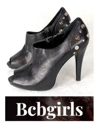 Botines BCBGirls de cuero negro con tachuelas y cremallera lateral punta abierta talla 9 Foto 1 de 4