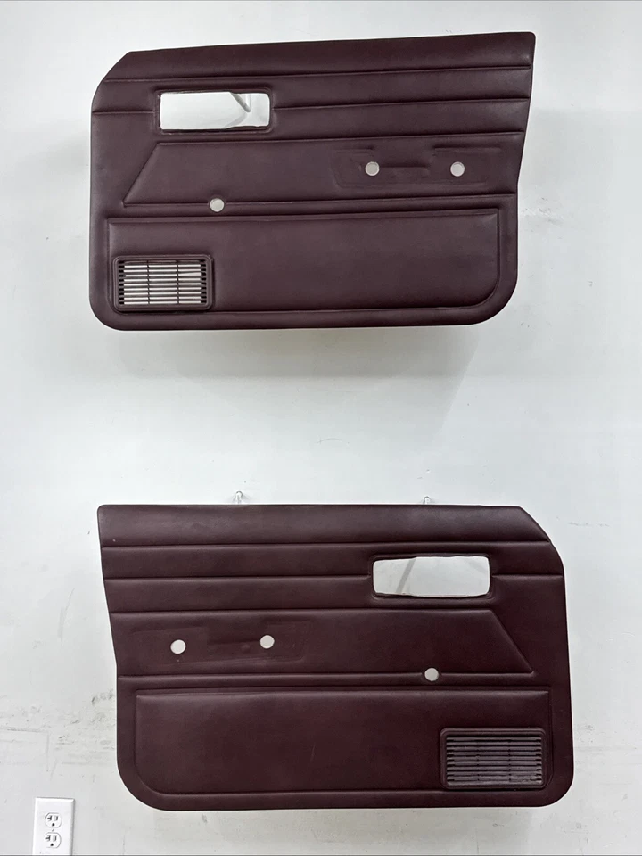 Оригинальные передние водительские и пассажирские ручные дверные панели 84–96 Jeep Cherokee XJ темно-бордовые - Изображение 1 из 4
