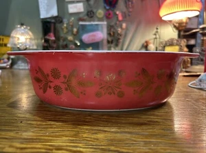 Vintage Pyrex Glass Red & Gold Golden Poinsettia Casserole 1961-1962 No Lid - Picture 1 of 14