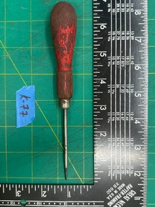 Cacciavite a cricchetto lungo 6,5" vintage con manico rosso in legno, made in Germany - Foto 1 di 2