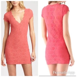 * Nightcap Free People Dusty Coral Spanish Lace Deep V Dress Sm Bxd - Bild 1 von 12
