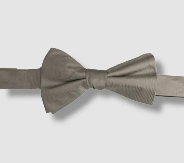 $59 Bloomingdales Men's Gray Solid Silk Self Tie Classic Adjustable Bow Tie - Image 1 of 1