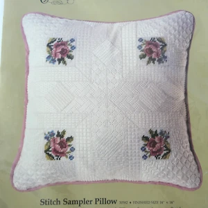 Kit de almohada de punta de aguja Something Special Stitch Sampler 30582 rosas rosadas NUEVO - Imagen 1 de 4