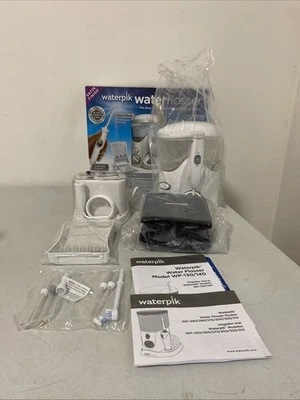 Caja abierta WaterPik Water Flosser ULTRA & NANO 1978082 acabado satinado Foto 1 de 4