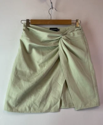 NUEVO CON ETIQUETAS PRETTYLITTLETHING Minifalda Girada Sirena Para Mujer 8 Verde Lima Hendidura Envoltura Foto 1 de 4