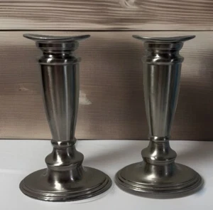Par de Candelabros VALERIE PARR HILL Acero Inoxidable Plata 5" - Imagen 1 de 7