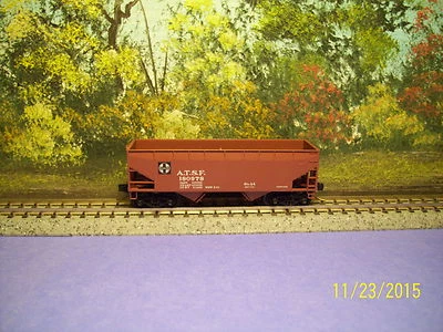 MICRO-TRAINS N SCALE #55011 33' OFFSET SIDE TWIN HOPPER A.T. & S.F. #180978 - Image 1 of 2