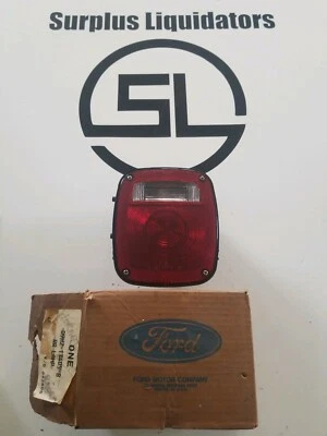 Lanterna traseira de substituição genuína Ford para caminhões GMC Chevy Ford IHC D9HZ-13405-B RH - Imagem 1 de 4