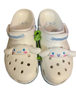 Zoccolo classico Hello Kitty Friends x Crocs Cinnamoroll ~ nuovo con etichette ~ taglia unisex - Foto 1 di 10
