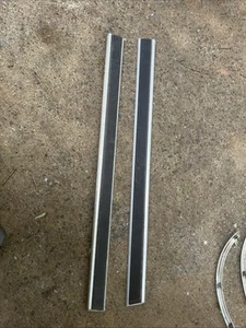 80-86 Ford F100 F150 F250 F350 - Moldura de moldura inferior de puerta - OEM - Juego de 2 - Imagen 1 de 7