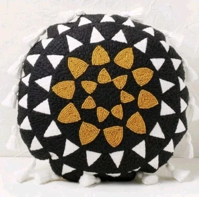 Almohada redonda Opalhouse Jungalow girasol 16" borlas con cuentas doradas negras Foto 1 de 4