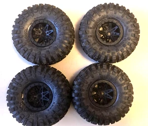 Juego de ruedas y neumáticos sobre orugas 1/10 marca Axial - Imagen 1 de 2
